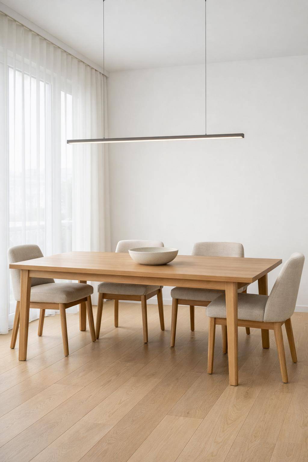 Esszimmer minimalistisch gestalten- Reduziere Dekoration auf das Wesentliche