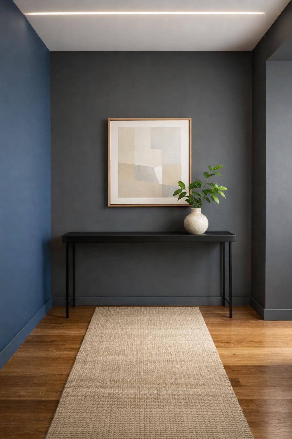 Ideen: Flur in dunklen Farben gestalten- Halte Dekor minimalistisch für mehr Ruhe