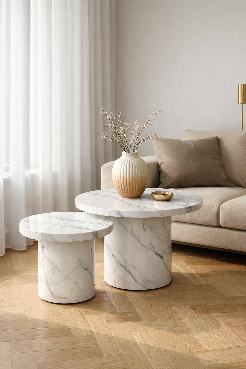 Wohnzimmer mit Marmor einrichten- Betone Ecken mit Marmorbeistelltischen