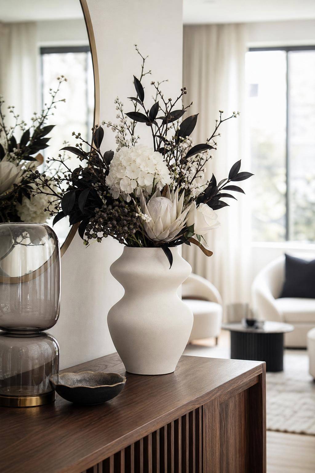 Vasen dekorieren- Setze auf monochrome Blumengestecke